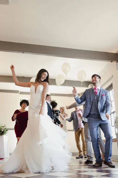 Танці на наш день весілля — стокове фото