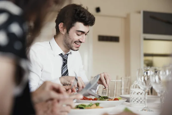 Bröllopsgäster ätit en måltid — Stockfoto