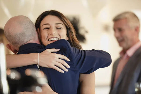 Compartir un momento con papá en el día de mi boda — Foto de Stock