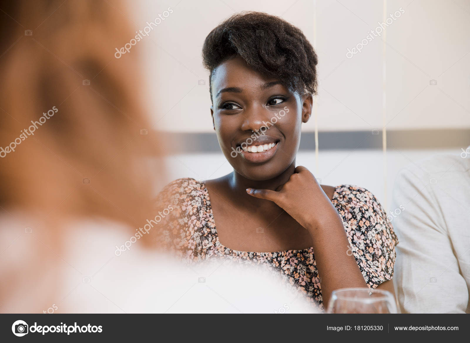 Flirten frauen miteinander