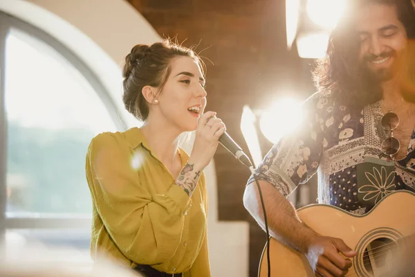 Musicaldarsteller bei einer Veranstaltung — Stockfoto