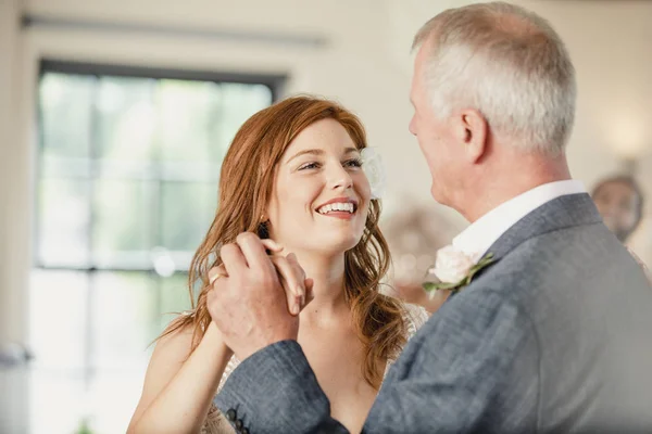 Tanzen mit meinem Vater auf meiner Hochzeit — Stockfoto