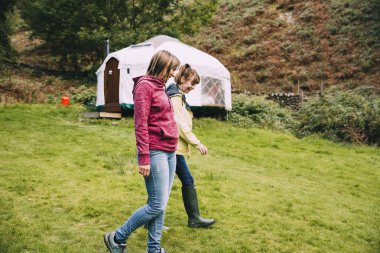 Annem için barışçıl bir yürüyüş alarak