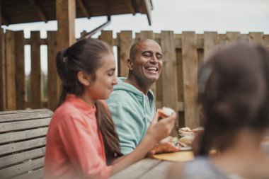 Babası Brunch'ta gülüyor
