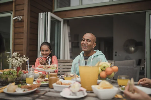 Desayuno fuera de casa de vacaciones — Foto de Stock