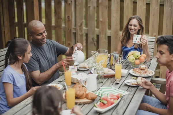 Enjoying Cup of Tea Outside — Stock Photo, Image