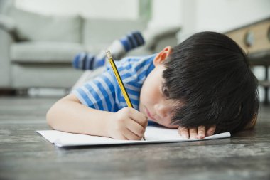 Ödevimi üzerinde konsantre