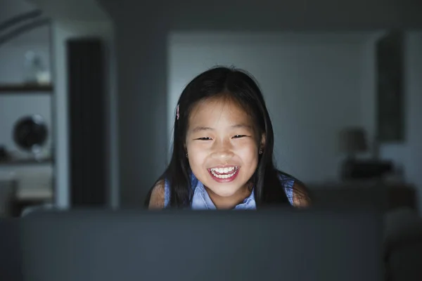 Mantenerse conectado a la familia con la tecnología — Foto de Stock