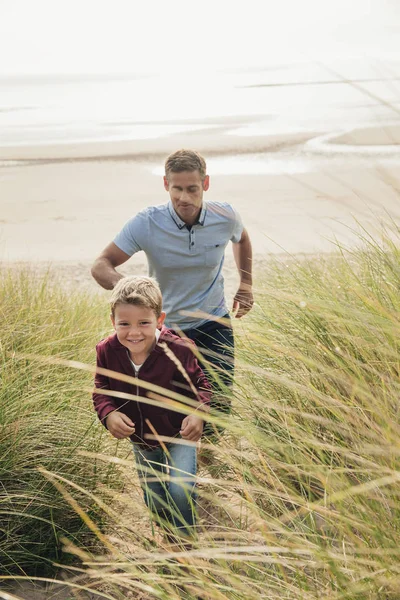 Walking up the Sand Dune — Stock Photo, Image