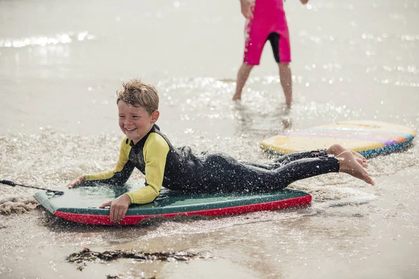 Bodyboard na plaży — Zdjęcie stockowe