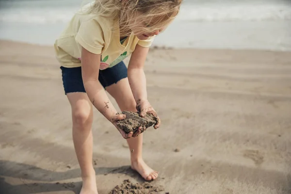 En regardant Rocks on the Beach — Photo