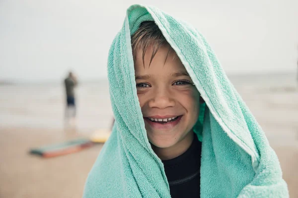 Getting Warm After Surfing — Stock Photo, Image