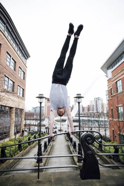Şehir içinde de amuda Freerunner