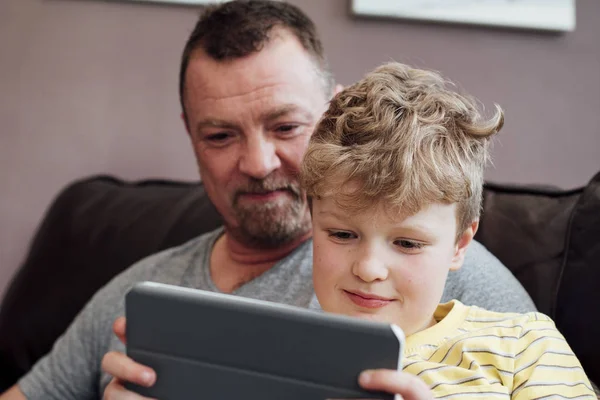 Playing on a Digital Tablet with Dad — Stock Photo, Image