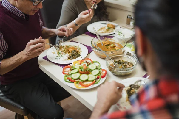 Primer Plano Comida India Casera Una Mesa Comedor Familiar Están — Foto de Stock