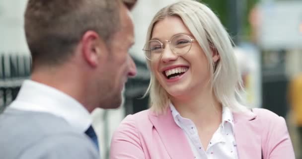 Biznesmen Bizneswoman Stojący Ulicy Rozmawiają Sobą — Wideo stockowe