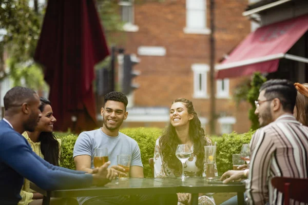 Reunión de amigos — Foto de Stock