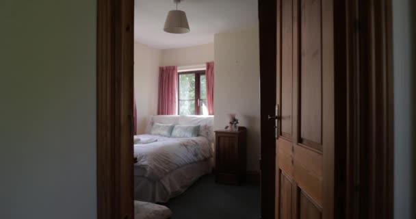 Backwards Panning Shot Bedroom Interior Home Northeastern England — Stock Video