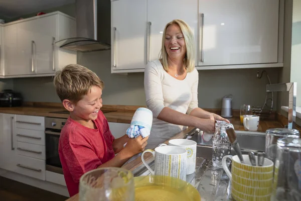 Side View Shot Young Boy Mother Washing Dishes Together — Stock Photo, Image