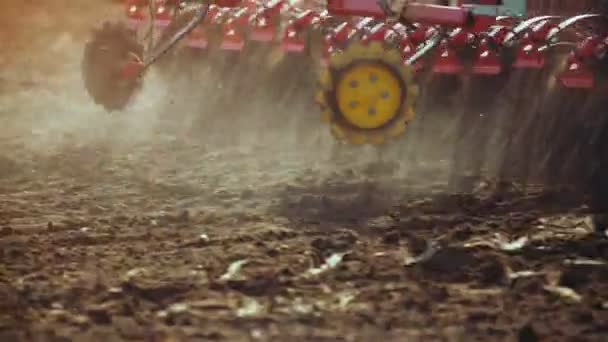 农业拖拉机播种和耕地 — 图库视频影像