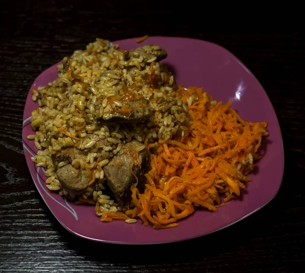 Usbekische Pilaf Und Koreanische Karotten — Stockfoto