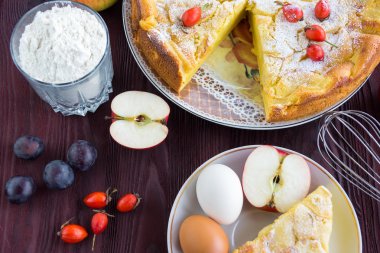 Meyveli elmalı turta.