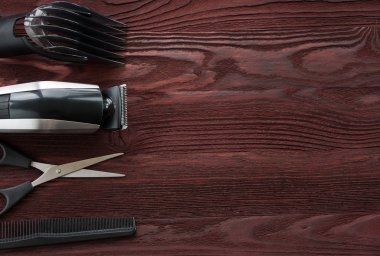 bir tarak ve püskürtme kesme makinesi