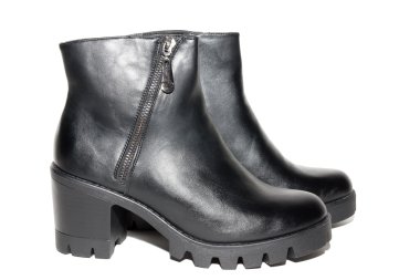 Beyaz arka planda kadın ayakkabıları