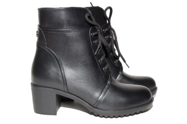  Beyaz arka planda kadın ayakkabıları