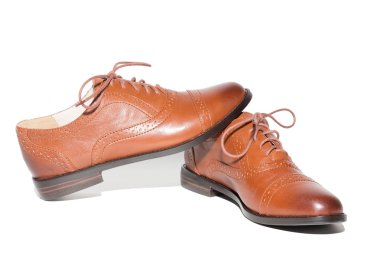 Beyaz arka planda kadın ayakkabıları