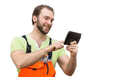 adam beyaz zemin üzerinde bir pano ile