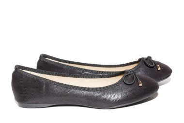 beyaz arkaplanda ayakkabılar