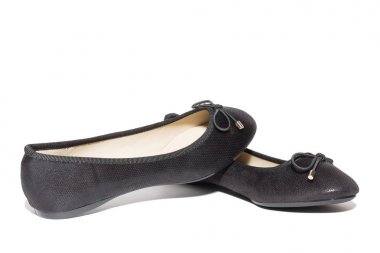 beyaz arkaplanda ayakkabılar