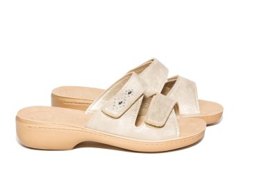 beyaz arkaplanda ayakkabılar