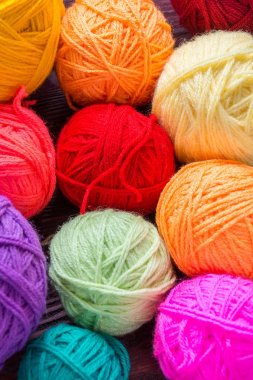 Bir top örgü iğne