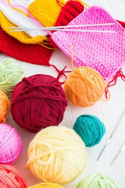 Bir top örgü iğne