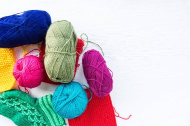 Bir top örgü iğne