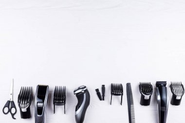 Beyaz arka plan üzerinde kesme makinesi