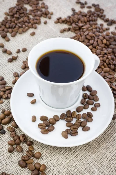 Taza de café en arpillera — Foto de Stock