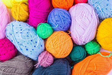 Bir top örgü iğne