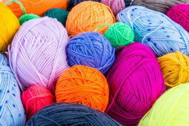 Bir top örgü iğne