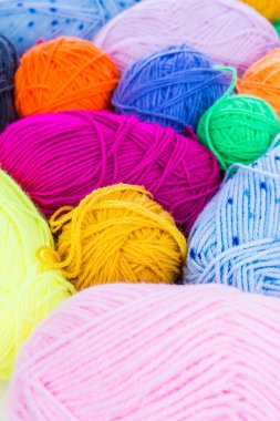 Bir top örgü iğne