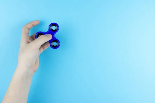 Spinner in hand — Stockfoto