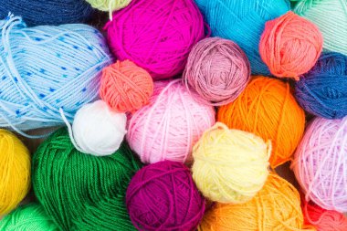 Bir top örgü iğne