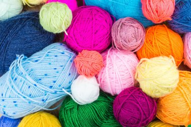 Bir top örgü iğne