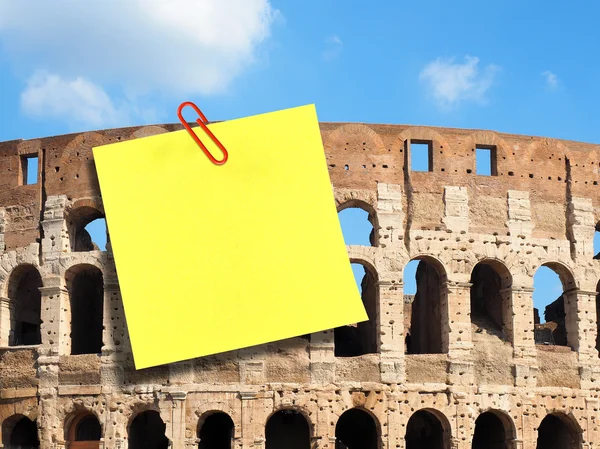 Velké prázdné postit připojené Koloseum Řím — Stock fotografie