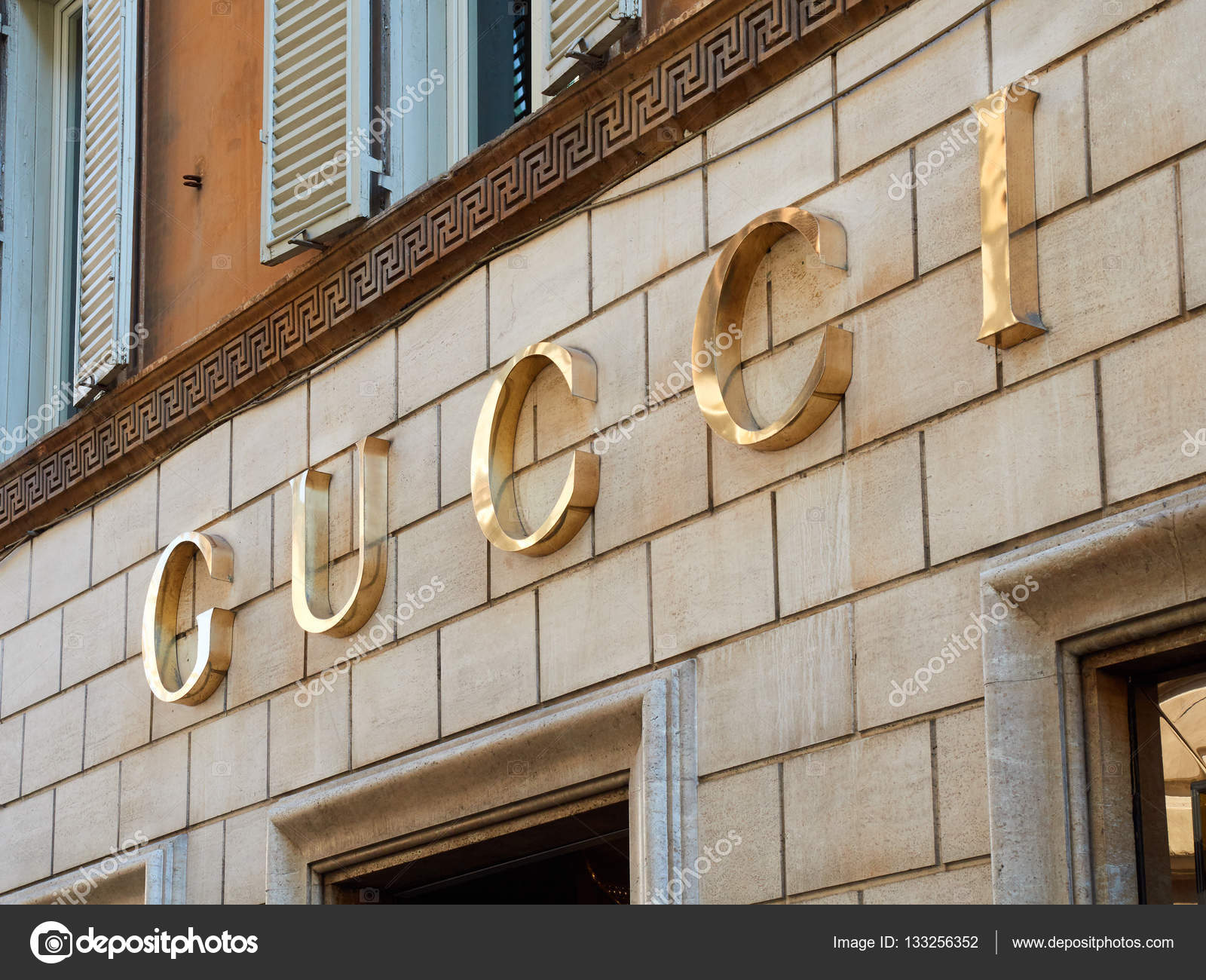 Gucci sign store downtown Rome – Stock Editorial Photo © canbedone  #133256352