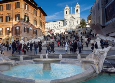 İspanyol Merdivenleri Barcaccia çeşmesi Piazza di Spagna Roma