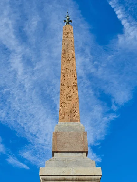 Obelisco egiziano a trinita 'dei monti a Roma — Foto Stock