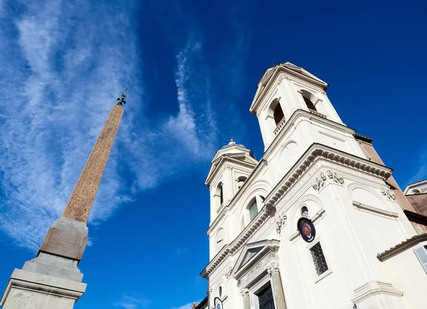 Igreja Perspectiva trinita monti egyptian obelisco Roma Itália — Fotografia de Stock